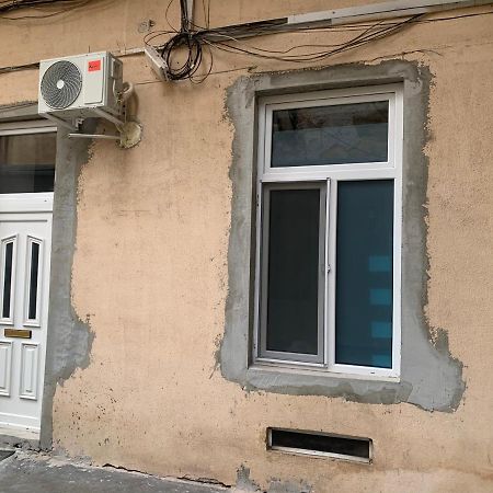 Young Downtown Apartment Arad Exterior photo